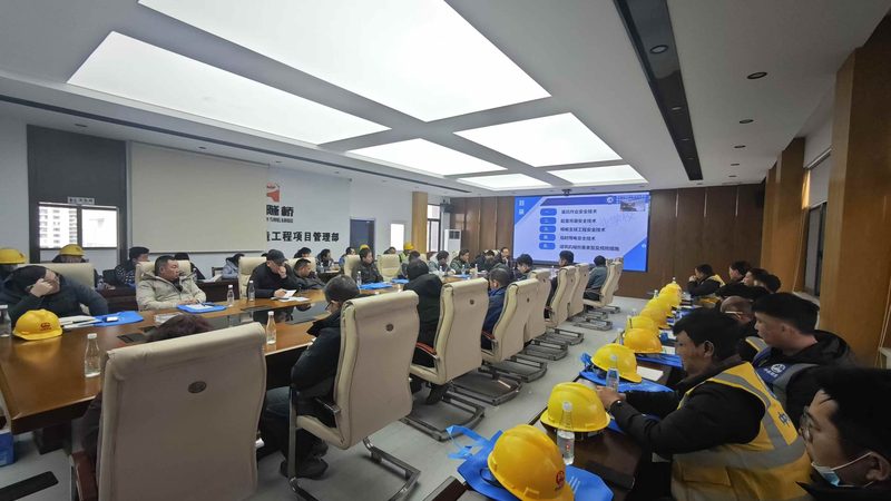 报考心理咨询师需要具备一定的学历要求。根据不同级别，学历要求如下：