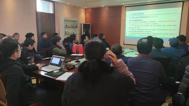企业培训与拓展培训：上海职场人士的两大提升路径